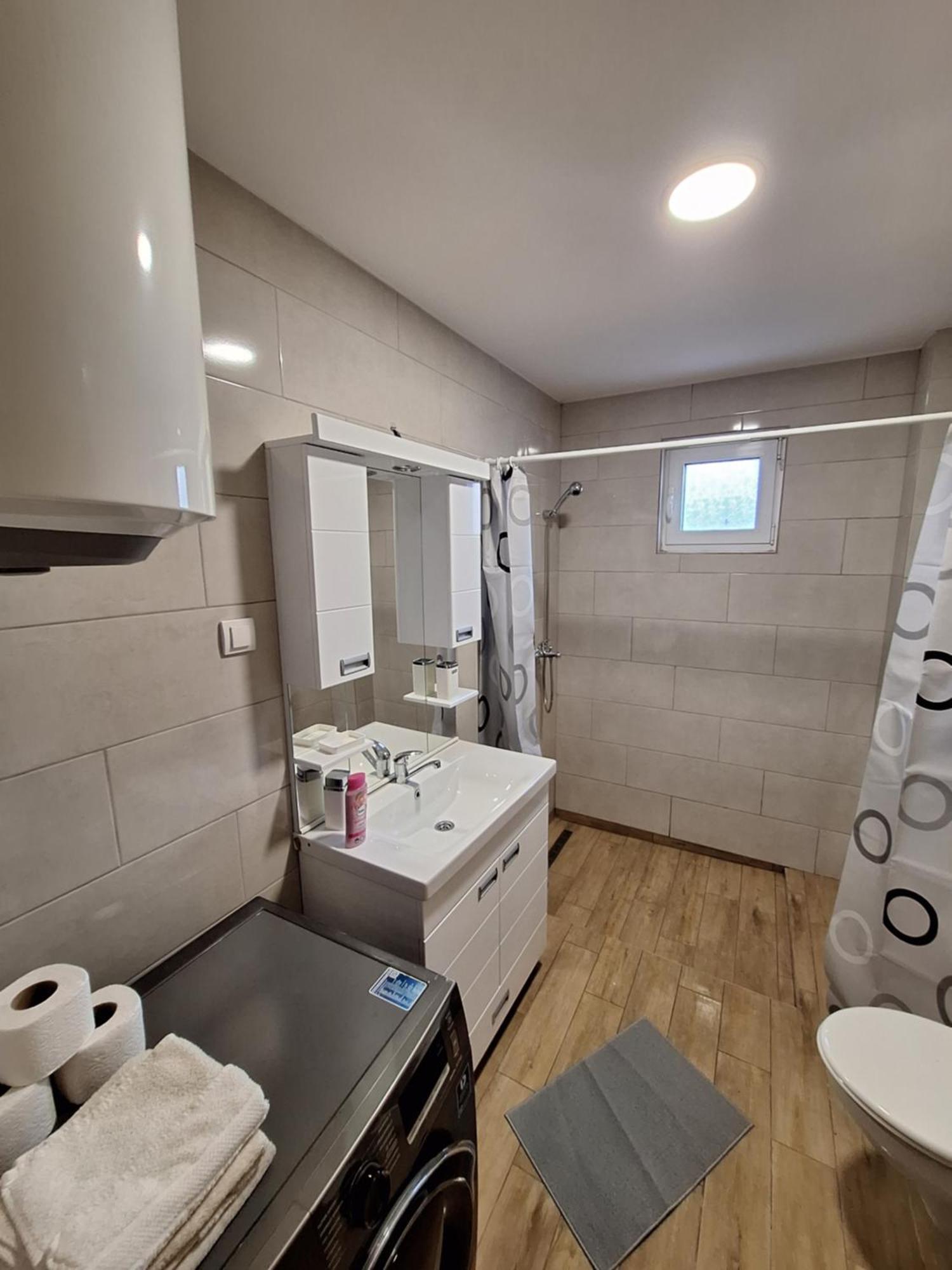 Expo Airport Otel Surcin Экстерьер фото