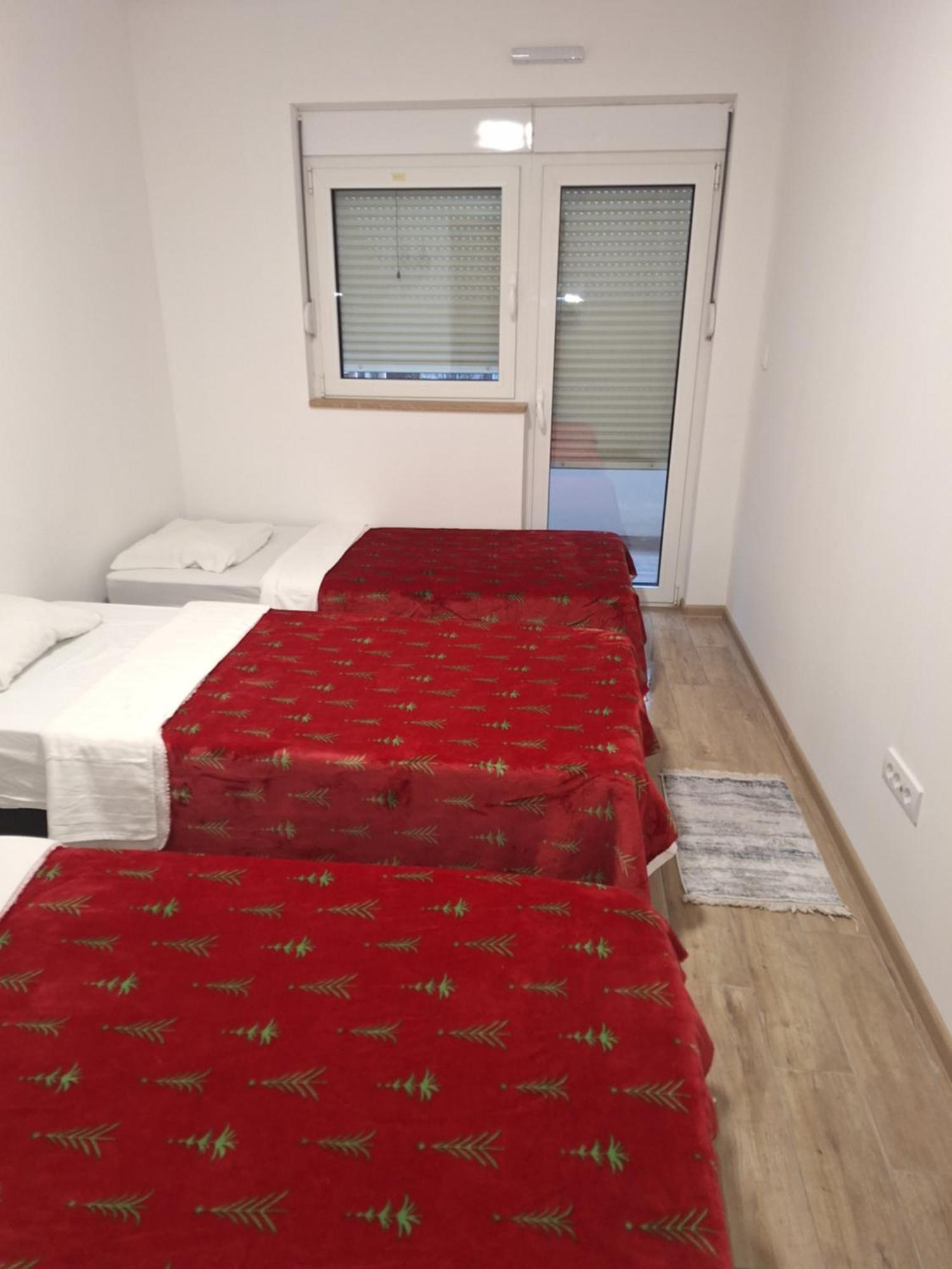 Expo Airport Otel Surcin Экстерьер фото